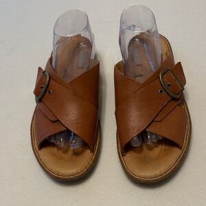 Born Rio leather slide sandals in cognac brown. Size 10